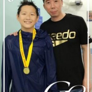 恭賀本會泳員 – 黃海傑在D2PART 1比賽中穫得100背泳 金牌