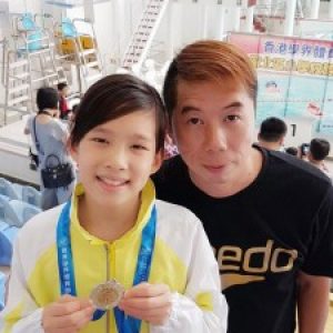 恭賀本會泳員鄧蔓蕘在2017-2018年度港九北區小學學界游泳比賽中獲獎